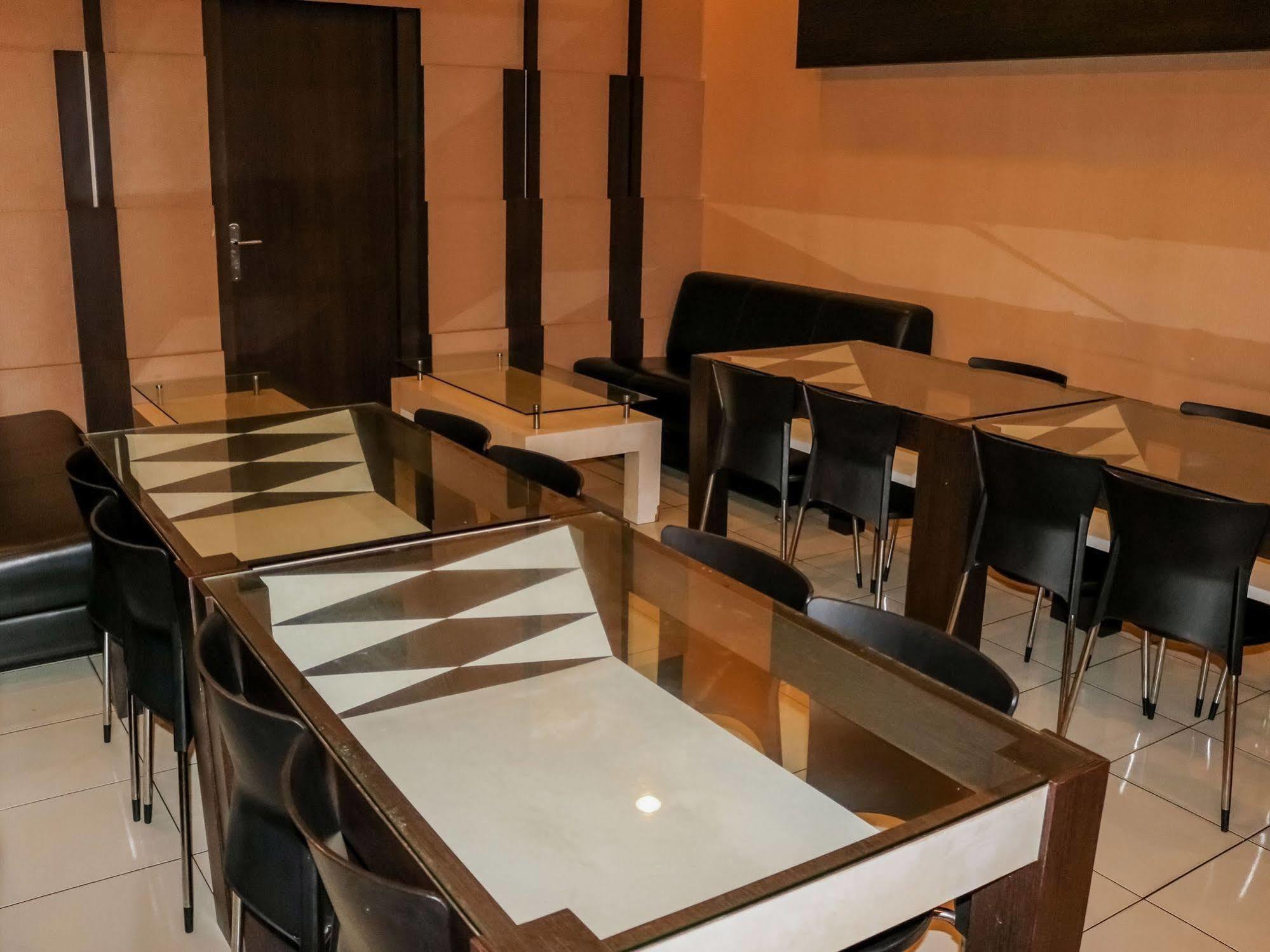 韦斯玛经济酒店 棉兰 外观 照片
